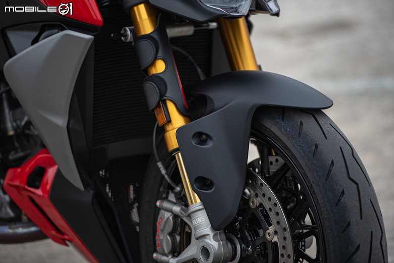 點我看大圖 DUCATI Streetfighter V2 S試駕報告|新年就要紅的喜氣、滿滿都是操駕樂趣!