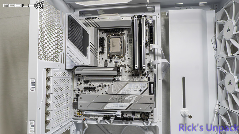 【開箱】終極機殼改裝 | FRAME 4000D LCD RS ARGB WHITE