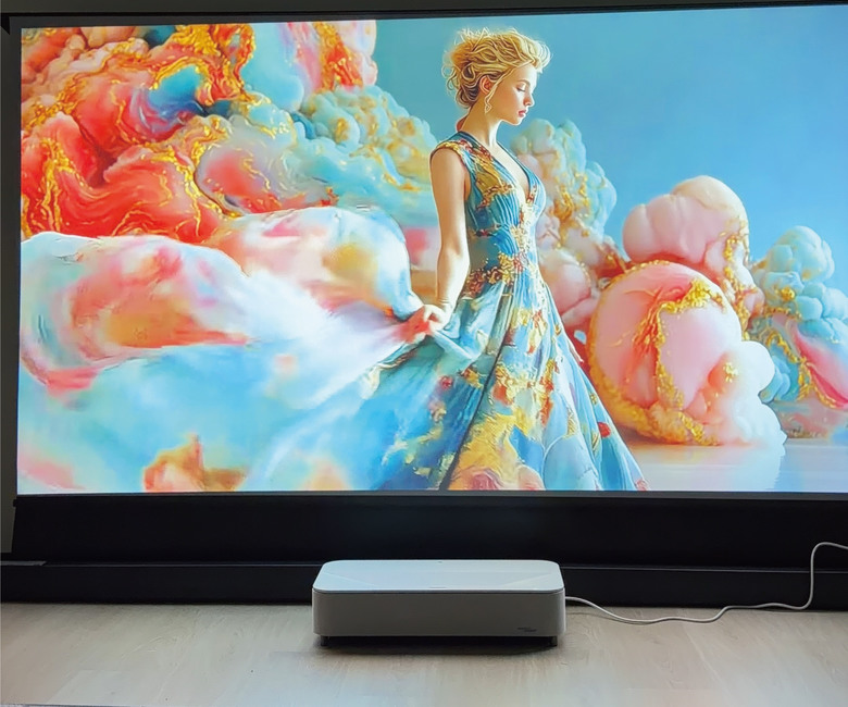 客廳美學與極致影音的碰撞！Epson LS970 4K AI雷射超短焦投影機