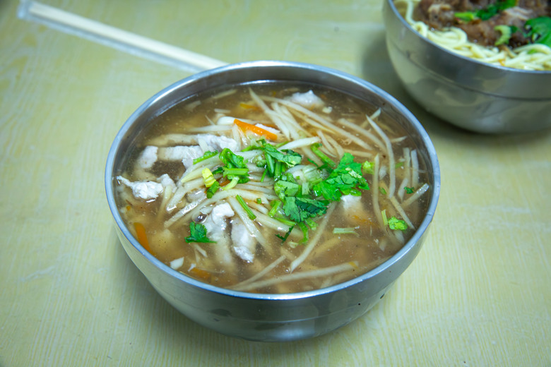 【小惡魔驫到成功】苗栗櫻花序曲：住進貓頭鷹哈比屋，遇見山巔的粉色浪漫