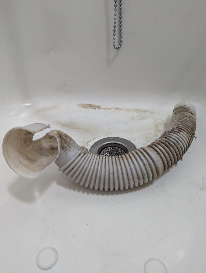 維修HCG和成浴缸下排水管