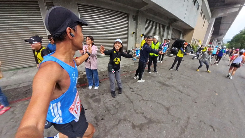 (映像運動) “2025臺北馬拉松 EP3”找回成功挑戰初馬的感動in 2025臺北馬拉松 42k(天氣：陰雨、起跑氣溫：20、濕度：84%)
