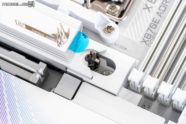 技嘉 X870E AORUS MASTER X3D ICE 主機板開箱實測 以完整周邊配置搭配 AI 加速性能