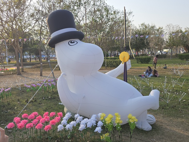 【小惡魔驫到成功】2026台中燈會幸福蜜馬・台中MOOMIN ON！極光下的姆明谷主燈秀