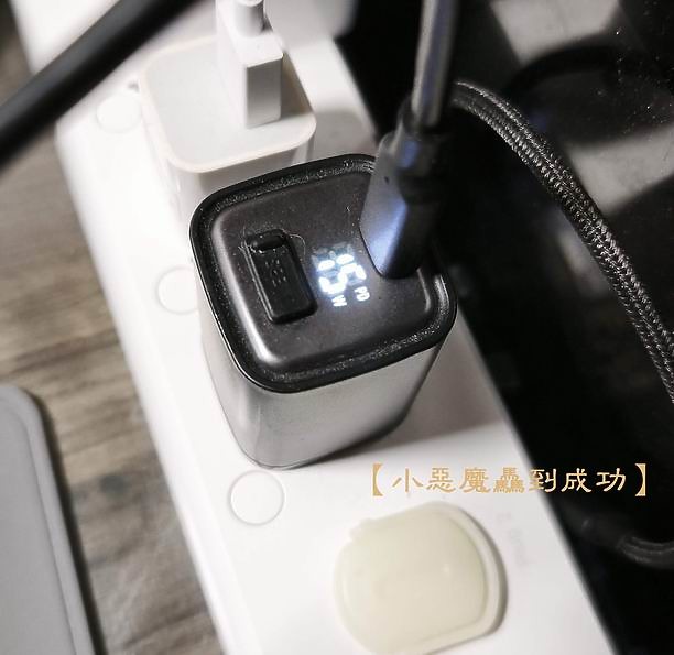 【小惡魔驫到成功】過年新玩具 ADAM 亞果元素 Mag Qube Qi2 磁吸無線充電座