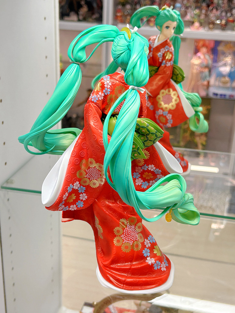 【開箱】初音未來 回眸美人未來 Ver.，梳起瀏海的初音，多一分溫柔的可愛！