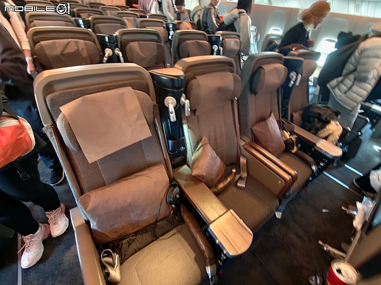 中華航空 CI057 桃園&rArr;墨爾本、CI054 布里斯本&rArr;桃園、澳洲國內線 維珍航空 VA827 墨爾本&rArr;雪梨、VA511 雪梨&rArr;黃金海岸，以及東澳四城之四座機場 — 2026東澳洲四大城巡遊之航空行程段