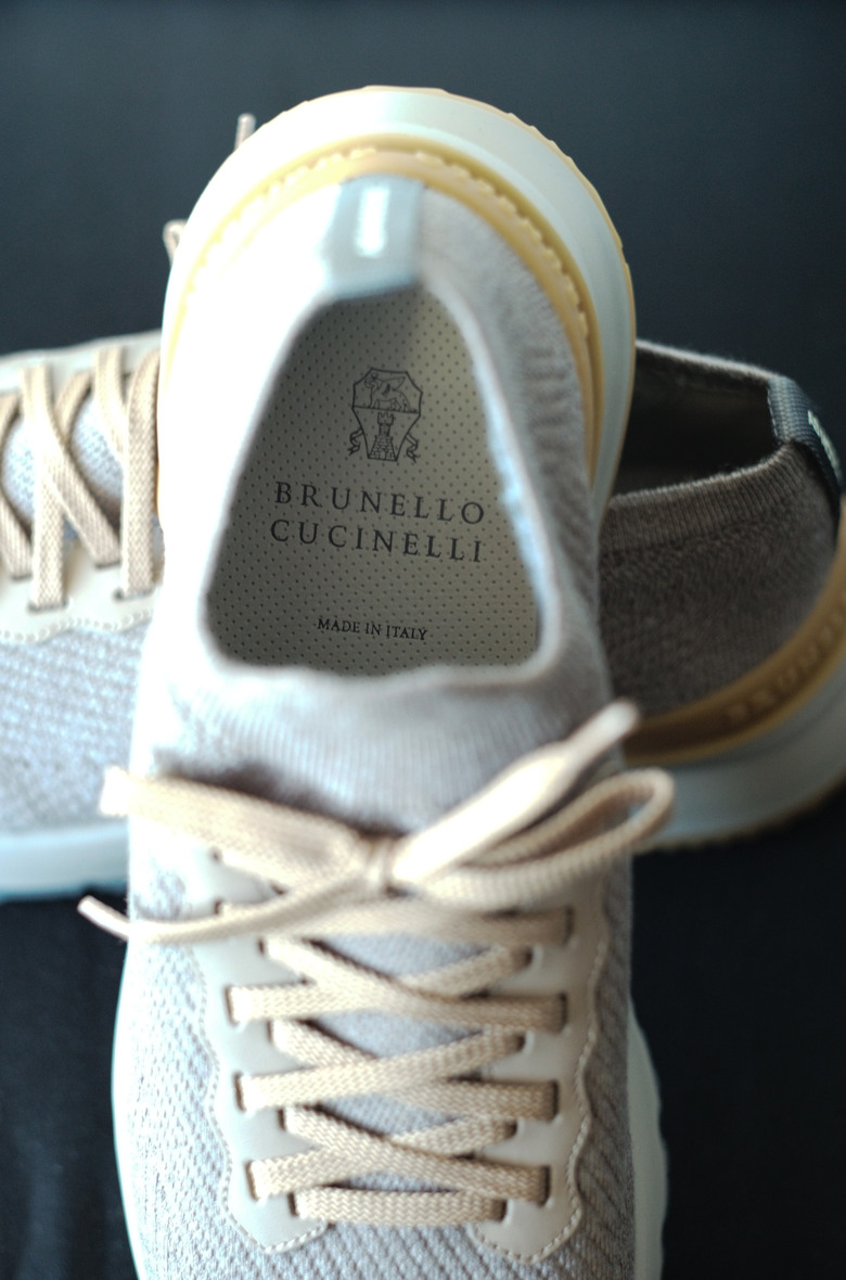 點我看大圖 針織鞋:Berluti Shadow Sneaker vs. Brunello Cucinelli Knit Runner