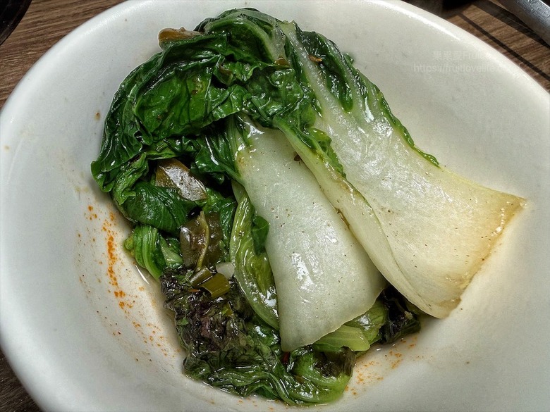 獨家泰式醬料,道地泰式火鍋、銅盤烤肉,自助吧吃到飽,好吃又美味