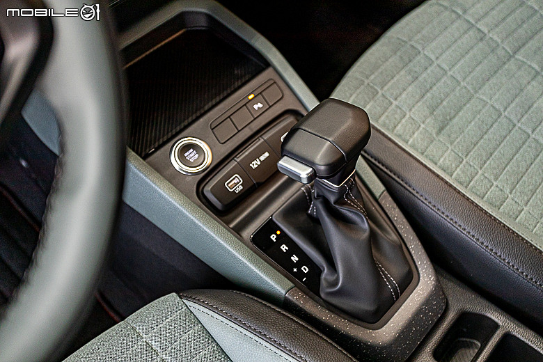 【採訪】Kia Stonic 單一車型 89.9 萬元正式上市，可加價 2 萬選用「莫蘭迪綠套件」！