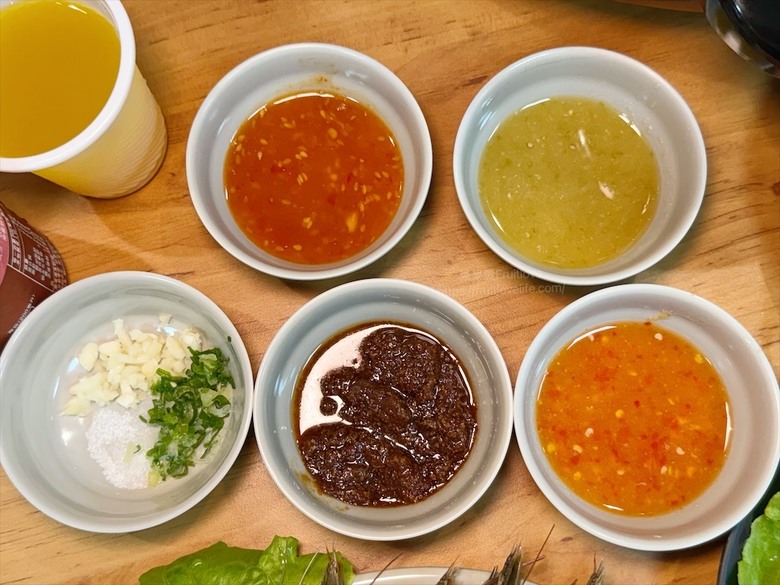 火烤兩吃吃到飽免服務費,泰式醃肉清爽嫩口,聚餐推薦