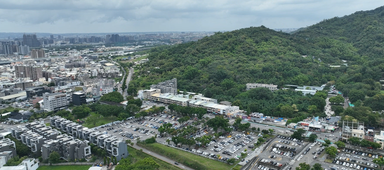 🌟 北屯【純大3房新案】綠線捷運G1延伸話題 朝南高樓層無限棟距萬坪公園 周遭公園環繞 社區單純均質宅 空拍分享