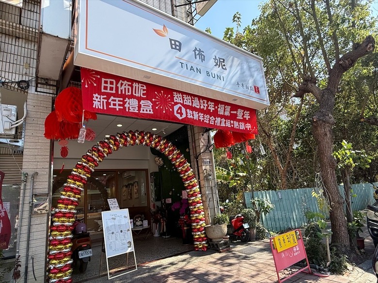 不只有手工甜點蛋糕、點心，還有天然發酵麵包與咖啡，從早餐到下午茶都可以品嚐到