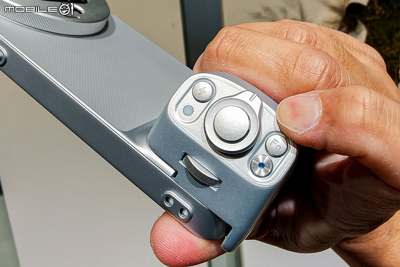 vivo X300 Ultra 正式發表|雙增距鏡加持、光學 400mm 報到!