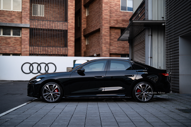 沉穩的神迷黑,蘊藏最溫暖的紅|Audi S5 Sedan|交車分享