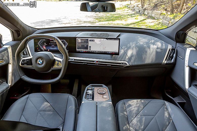 BMW iX xDrive45 Excellence 試駕｜與純電旗艦共遊武陵賞花海！