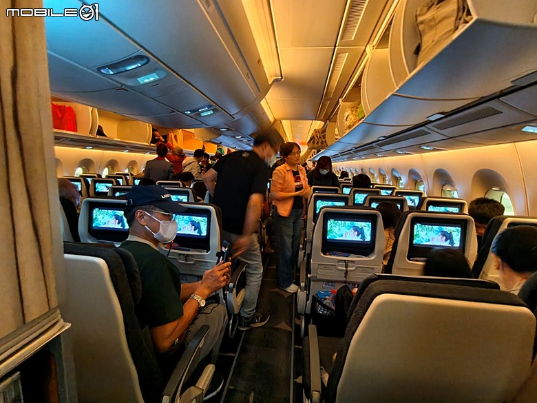 中華航空 CI057 桃園&rArr;墨爾本、CI054 布里斯本&rArr;桃園、澳洲國內線 維珍航空 VA827 墨爾本&rArr;雪梨、VA511 雪梨&rArr;黃金海岸，以及東澳四城之四座機場 — 2026東澳洲四大城巡遊之航空行程段