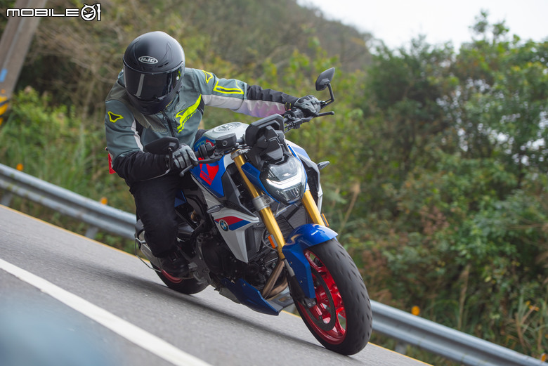 BMW F 900 R試駕報告｜巨劍無鋒、大巧不工！