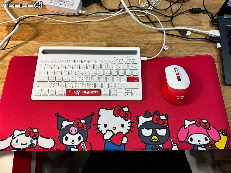點我看大圖 MSI PRO MP273W E14A 開箱|幫女兒升級第一個學習桌面,順便讓 Hello Kitty 50週年鍵鼠正式出山