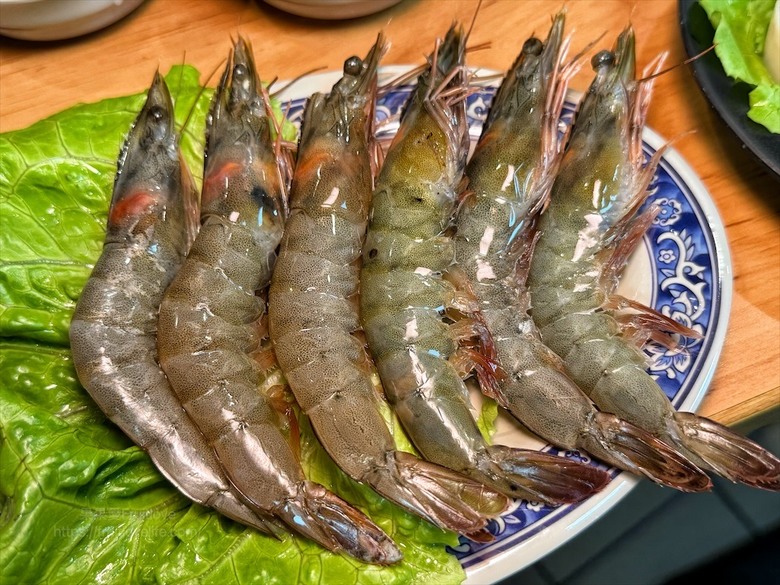 火烤兩吃吃到飽免服務費,泰式醃肉清爽嫩口,聚餐推薦