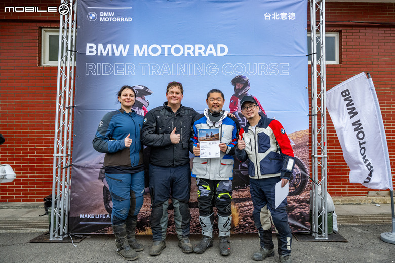 點我看大圖 BMW Motorrad 越野駕駛訓練課程全記錄,國際教官手把手帶你解任務!