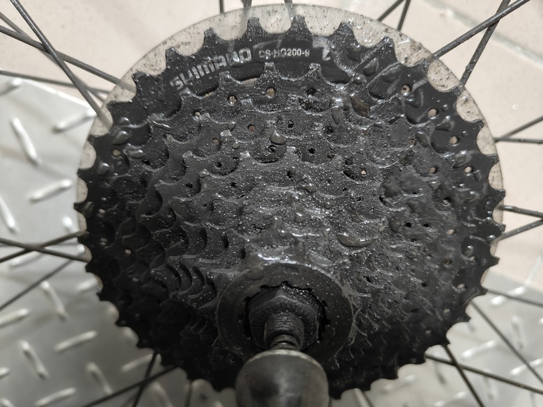 2020 款 Giant escape 1 disc 的飛輪是鎖牙式的還是卡式的