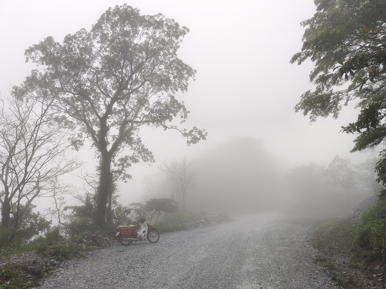 背著書包去越野--白米甕林道台泥大白山礦路