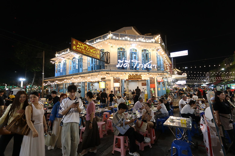點我看大圖 泰國曼谷--Dusit Central Park百貨/唐人街夜市/ICONSIAM購物中心/美食觀光巴士/BIG C伴手禮天堂/朱拉隆功夜市
