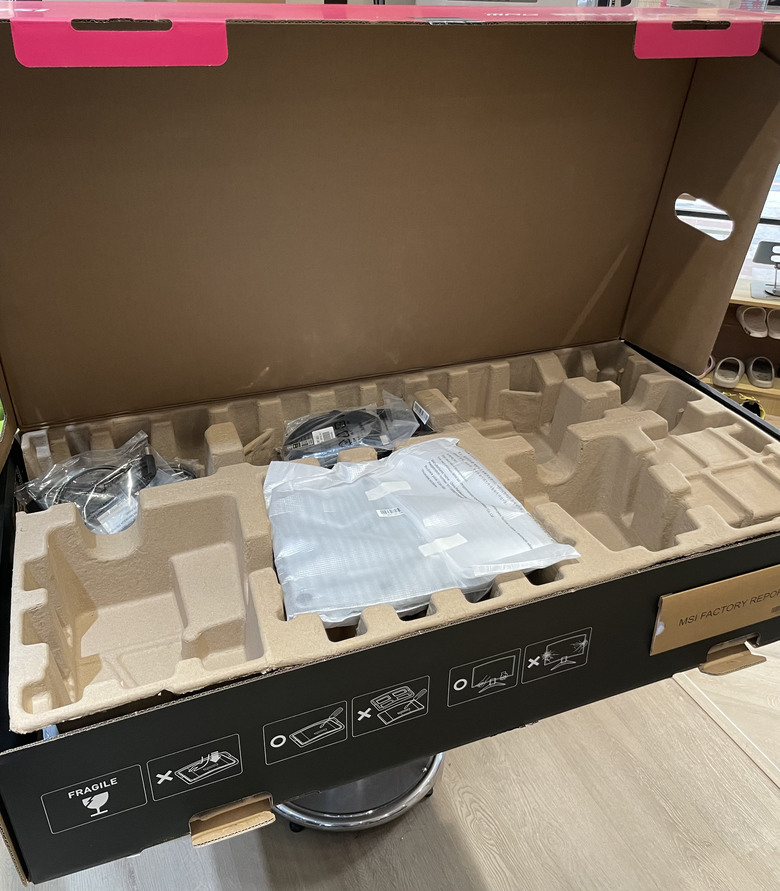 這才叫旗艦畫質的天花板！MSI MPG 322URX QD-OLED 實測開箱 4K 240Hz + QD-OLED畫面細緻到讓人欲罷不能