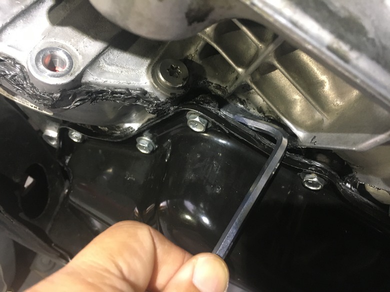 2016 10萬km Mazda 3 變速箱漏油處理2