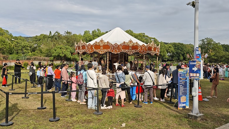 春節過後之走春 & 春酒行 - 桃園燈會 / 新東南海鮮餐廳 / 建國花市~