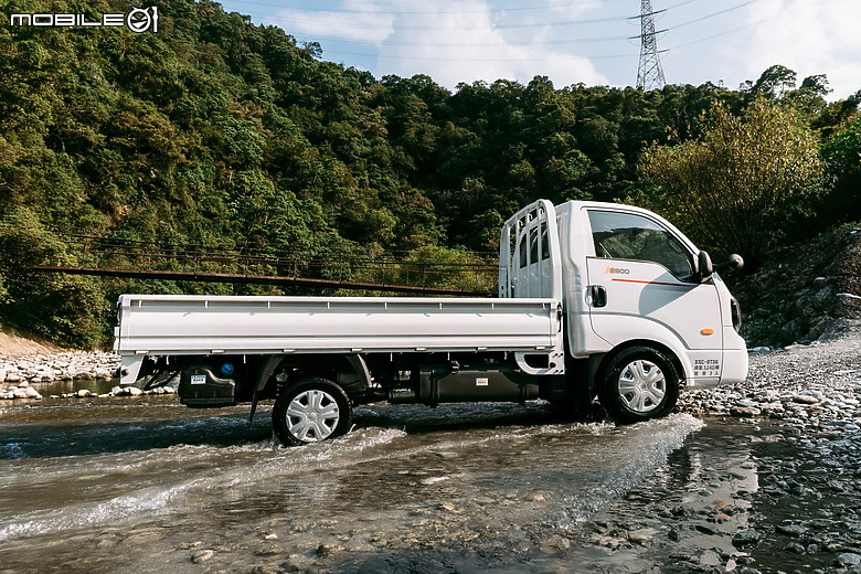【國內新訊】Kia 推出 2026 年式卡旺 K2500，新增便利實用之主動啟閉頭燈！