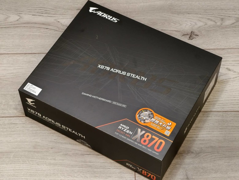 打造極致純黑風格，X870 AORUS STEALTH背插式主機板開箱試用