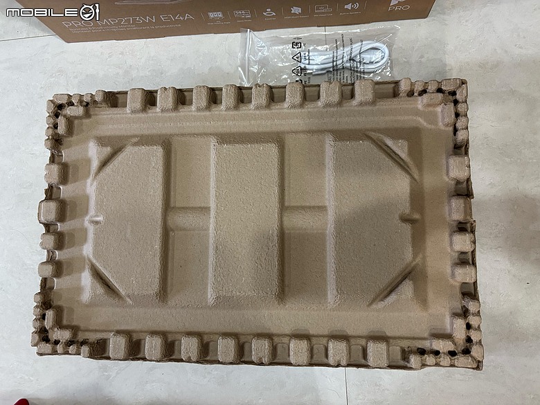 點我看大圖 MSI PRO MP273W E14A 開箱|幫女兒升級第一個學習桌面,順便讓 Hello Kitty 50週年鍵鼠正式出山