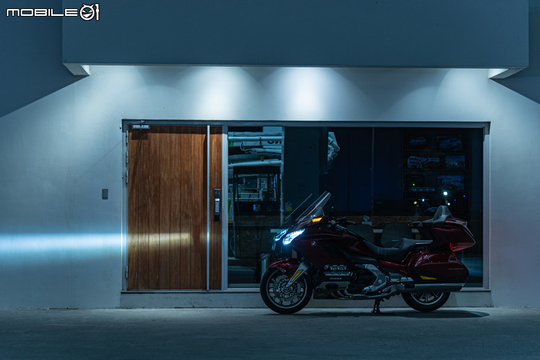 HONDA Goldwing 1800 DCT ABS試駕｜六缸奏鳴，是神性的演繹