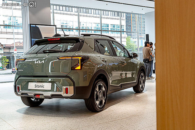 【採訪】Kia Stonic 單一車型 89.9 萬元正式上市，可加價 2 萬選用「莫蘭迪綠套件」！