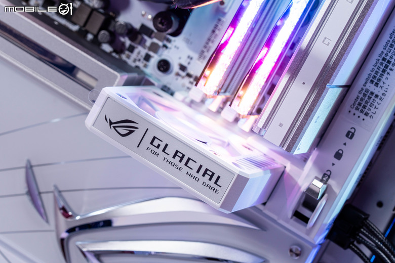 ROG CROSSHAIR X870E GLACIAL 主機板開箱實測 不光配置性能頂尖 更具備雙 10 GbE 海量高速傳輸
