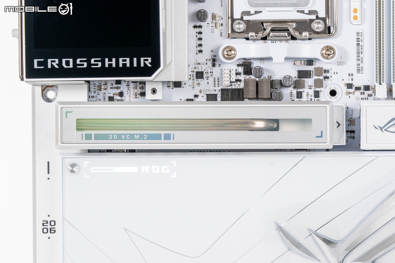 ROG CROSSHAIR X870E GLACIAL 主機板開箱實測 不光配置性能頂尖 更具備雙 10 GbE 海量高速傳輸