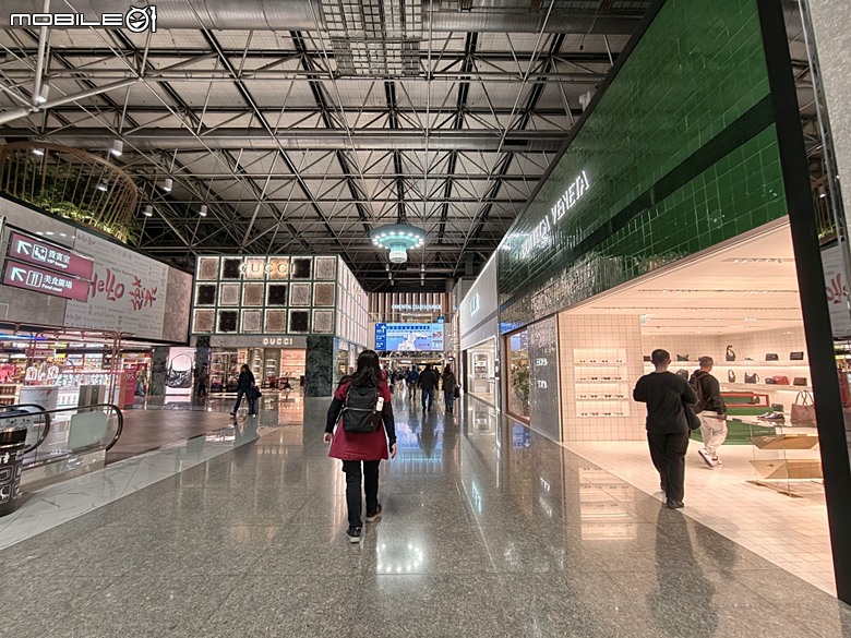 中華航空 CI057 桃園&rArr;墨爾本、CI054 布里斯本&rArr;桃園、澳洲國內線 維珍航空 VA827 墨爾本&rArr;雪梨、VA511 雪梨&rArr;黃金海岸，以及東澳四城之四座機場 — 2026東澳洲四大城巡遊之航空行程段