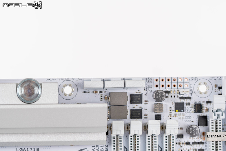 ROG CROSSHAIR X870E GLACIAL 主機板開箱實測 不光配置性能頂尖 更具備雙 10 GbE 海量高速傳輸