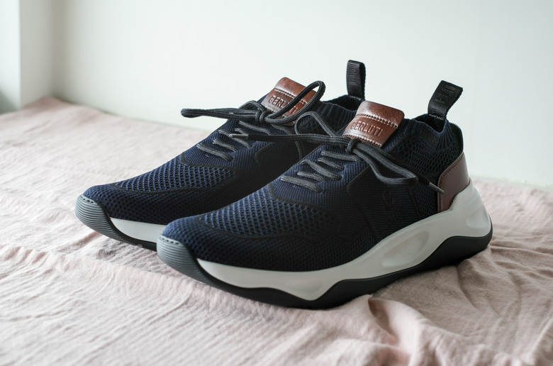 點我看大圖 針織鞋:Berluti Shadow Sneaker vs. Brunello Cucinelli Knit Runner
