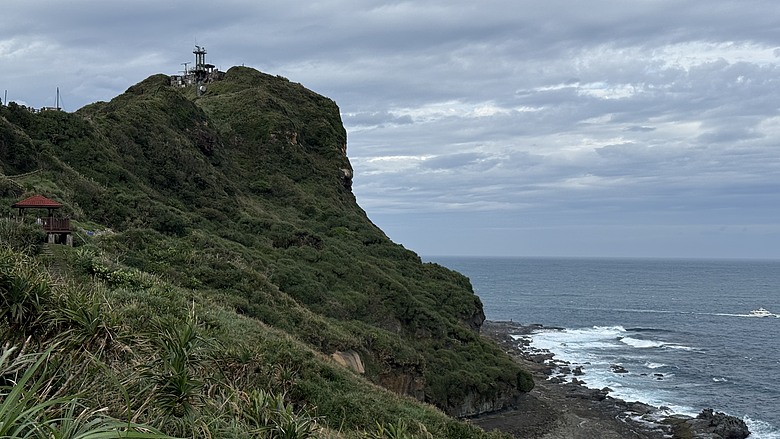 點我看大圖 山與海景色間的週末紀行:鼻頭角與小油坑的觀景與賞鳥行