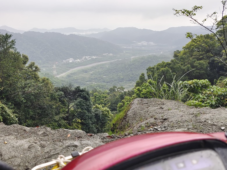 背著書包去越野--白米甕林道台泥大白山礦路