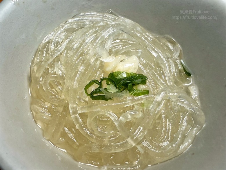 火烤兩吃吃到飽免服務費,泰式醃肉清爽嫩口,聚餐推薦