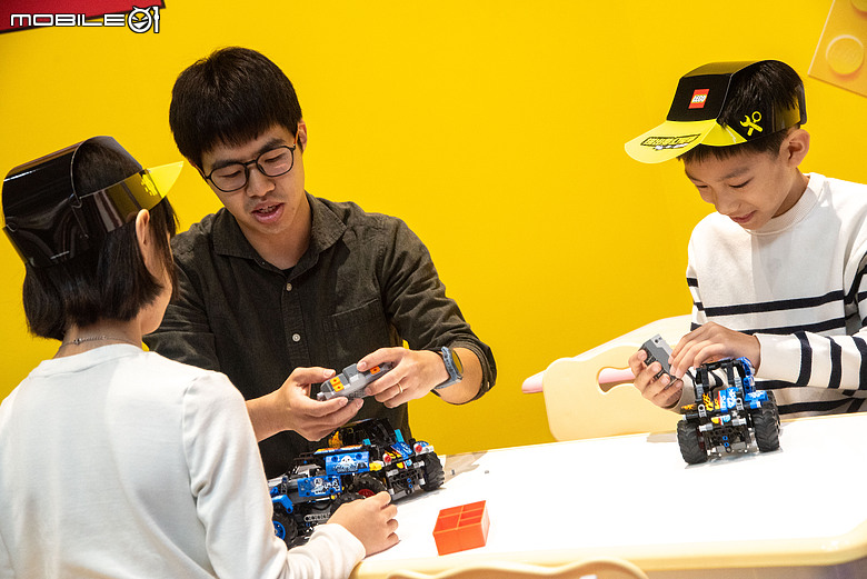 【採訪】LEGO樂高「拼出夢幻車」主題活動於台茂登場！闖關遊戲加1：1法拉利F1賽車展示！