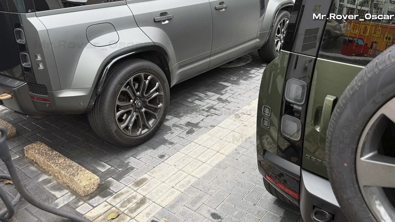 Defender 110 ，D350頂規售價36X萬及OCTA V8頂規售價85X萬的外觀差別