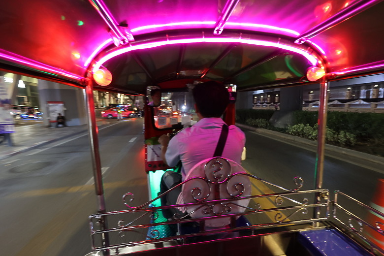 點我看大圖 泰國曼谷--Dusit Central Park百貨/唐人街夜市/ICONSIAM購物中心/美食觀光巴士/BIG C伴手禮天堂/朱拉隆功夜市