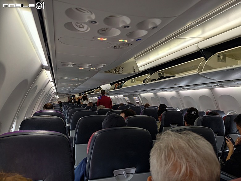 中華航空 CI057 桃園&rArr;墨爾本、CI054 布里斯本&rArr;桃園、澳洲國內線 維珍航空 VA827 墨爾本&rArr;雪梨、VA511 雪梨&rArr;黃金海岸，以及東澳四城之四座機場 — 2026東澳洲四大城巡遊之航空行程段