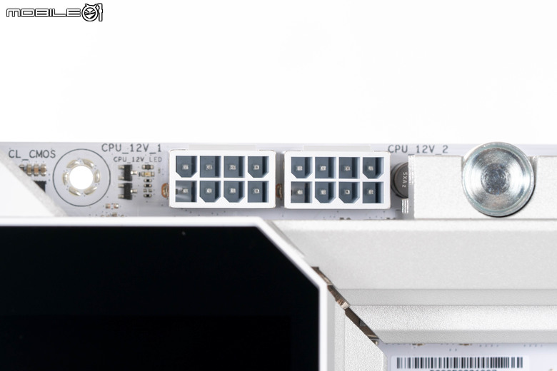 ROG CROSSHAIR X870E GLACIAL 主機板開箱實測 不光配置性能頂尖 更具備雙 10 GbE 海量高速傳輸