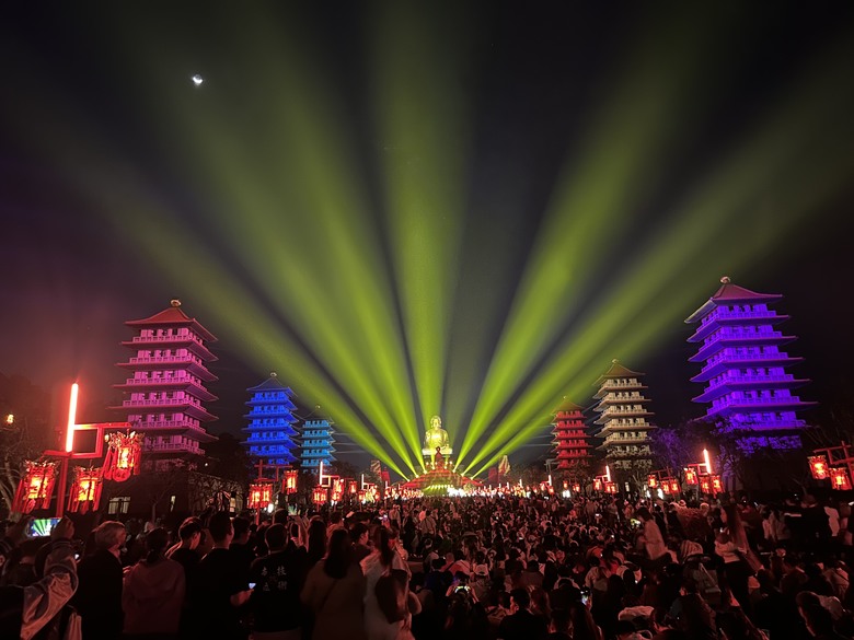 元 宵 騎 遊 大 樹 佛 光 山 燈 會